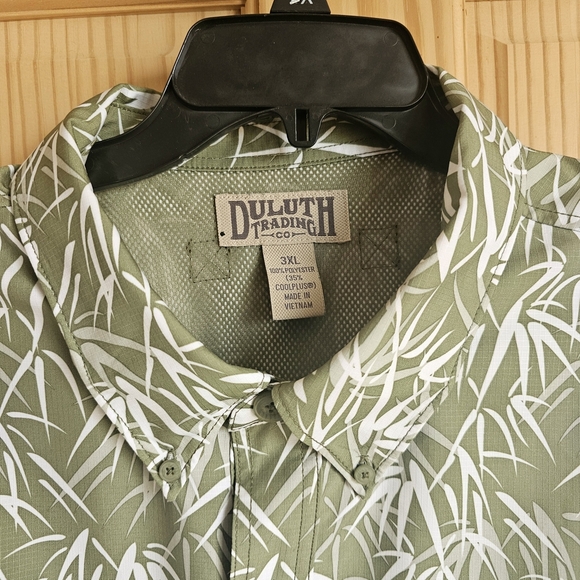 Duluth Trading Co Green and White Casual Button Down Shirt - Picture 5 of 8